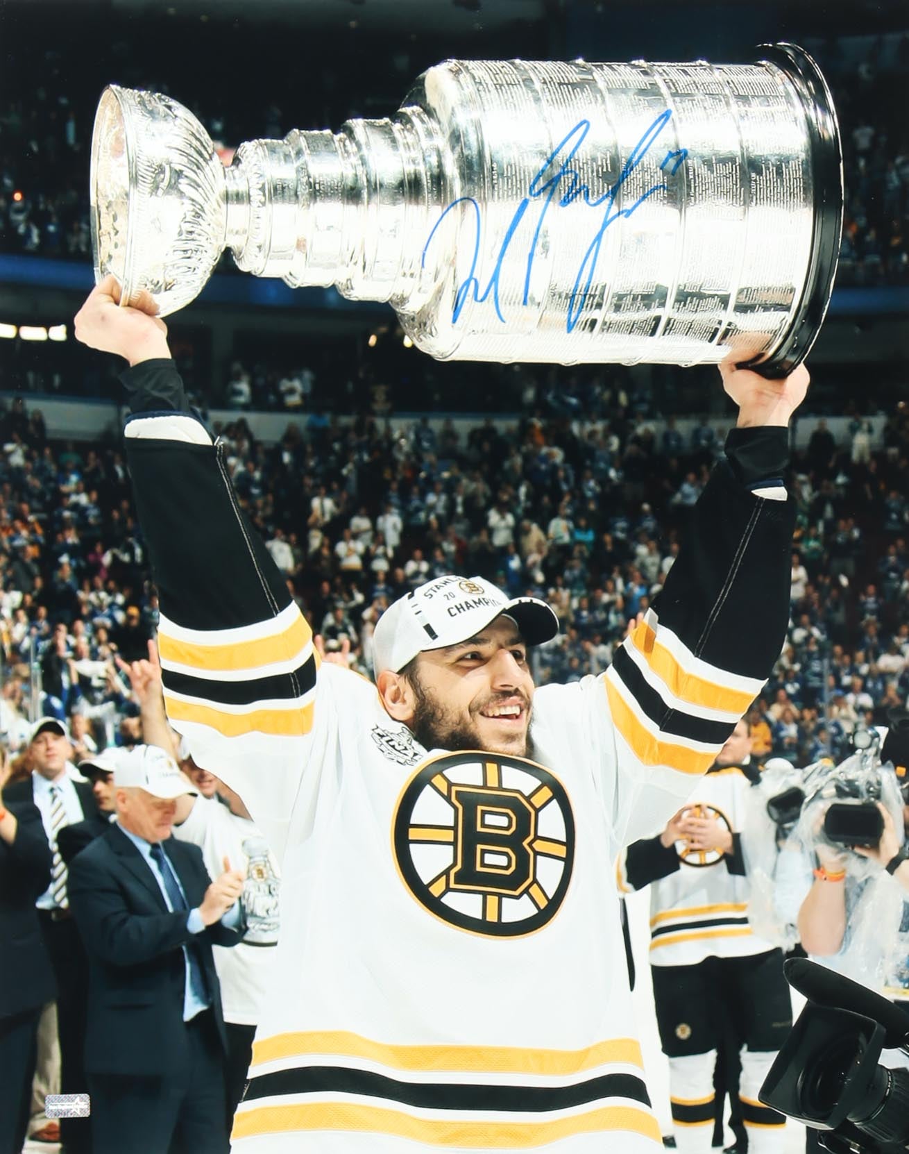 Milan Lucic Signed Bruins 16x20 Photo w/Trophy (New England Picture)